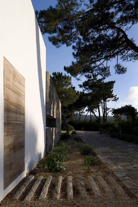 Casa no Banzão ll by Frederico Valsassina Arquitectos