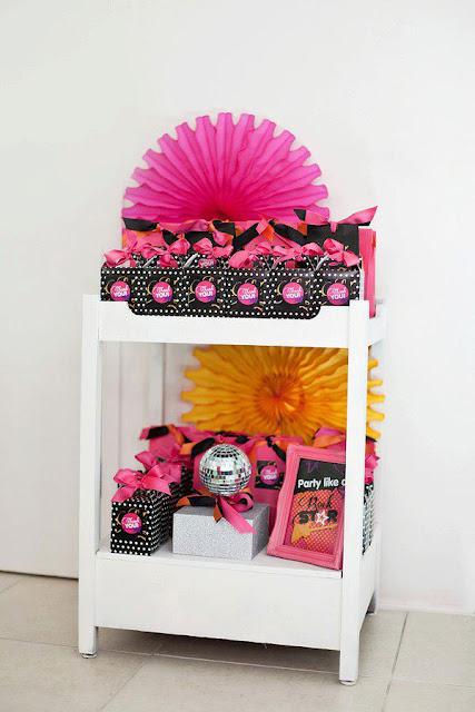 {PARTY FEATURE} Rockstar Party by Cakes by Sharon