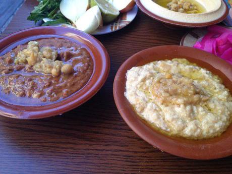 Baroud Tyre: Having Breakfast the Old Fashioned Way