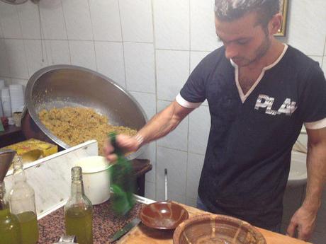 Baroud Tyre: Having Breakfast the Old Fashioned Way