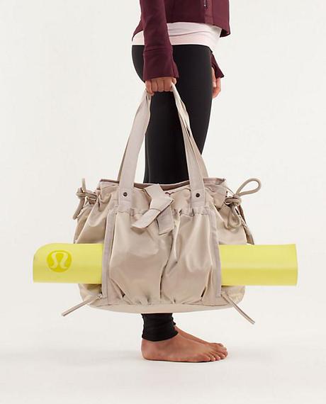 om bag review how to lulu lemon yoga love trend 2012 must have the laws of fashion mn minnesota stylist personal shopper