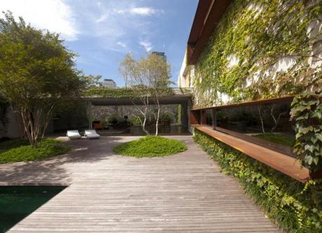 Chimney House in Sao Paulo by Marcio Kogan