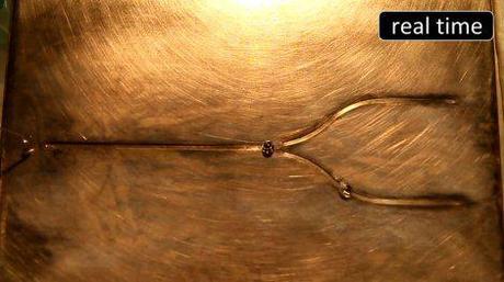 Electricity-free computing by water droplets