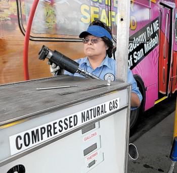 Truck-fleet shift to natural gas picks up steam