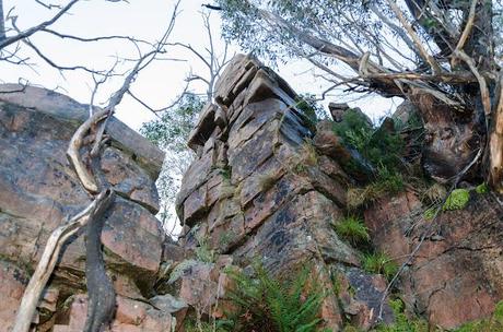 rocks on descent from banksia hill