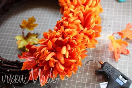 Fall Mum Wreath