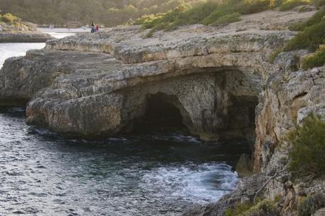 adventure travel Mallorca:   exploring coves