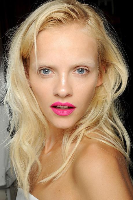 Giles 7 Standout Beauty Looks from The NYFW and LFW Runways