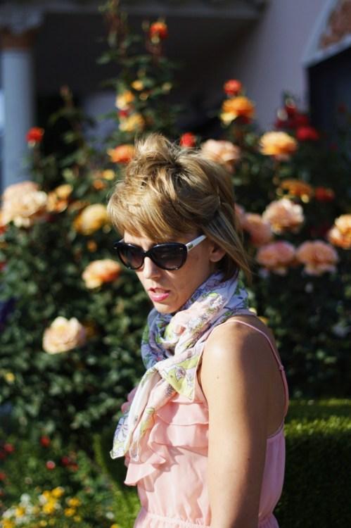 How to be a Hot Mom, {and still take the kids to soccer practice}.