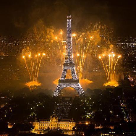 Feu d'artifice du 14 juillet 2011 sur le sites de la Tour Eiffel Meet Me On Monday
