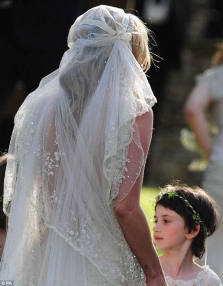 Wedding Attire: Bridal Veil