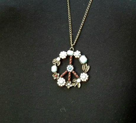 Neckalce with Flower Pendant and Stones