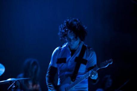 JackWhite HildaPellerano03 550x366 JACK WHITE PLAYED RADIO CITY MUSIC HALL [PHOTOS]