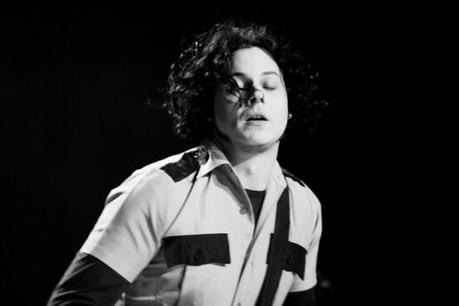 JackWhite HildaPellerano06 550x366 JACK WHITE PLAYED RADIO CITY MUSIC HALL [PHOTOS]