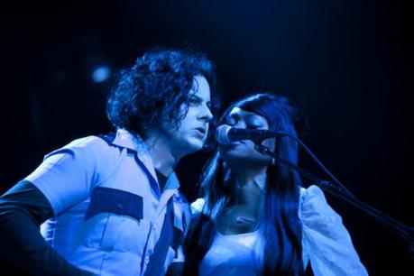 JackWhite HildaPellerano14 550x366 JACK WHITE PLAYED RADIO CITY MUSIC HALL [PHOTOS]