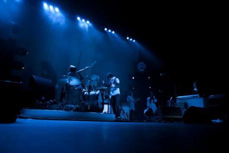 JackWhite HildaPellerano01 550x366 JACK WHITE PLAYED RADIO CITY MUSIC HALL [PHOTOS]