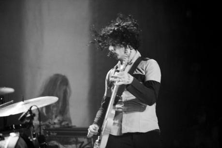 JackWhite HildaPellerano08 550x366 JACK WHITE PLAYED RADIO CITY MUSIC HALL [PHOTOS]