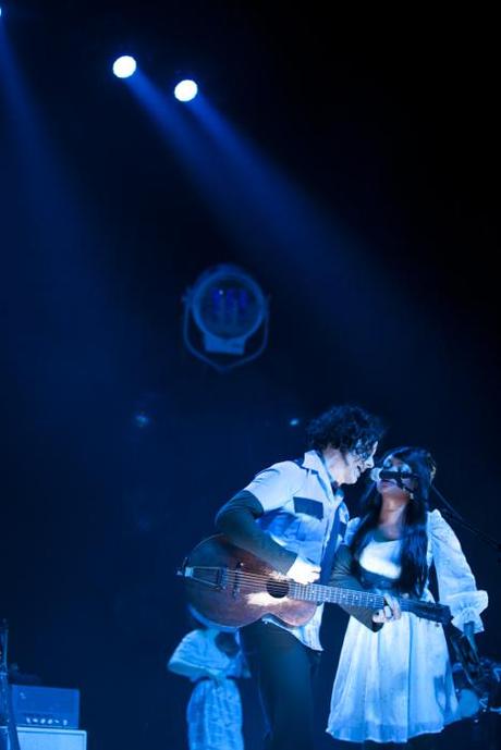 JackWhite HildaPellerano17 JACK WHITE PLAYED RADIO CITY MUSIC HALL [PHOTOS]