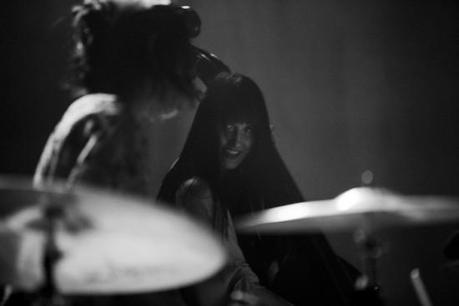 JackWhite HildaPellerano07 550x366 JACK WHITE PLAYED RADIO CITY MUSIC HALL [PHOTOS]