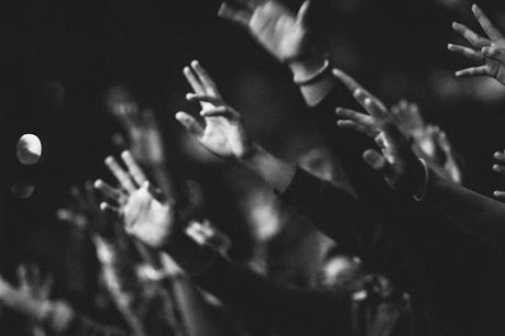 friends 004 TWO DOOR CINEMA CLUB PLAYED CENTRAL PARK [PHOTOS]