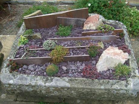 Alpine Troughs, Miniature Gardens Alpine Troughs, Miniature Gardens