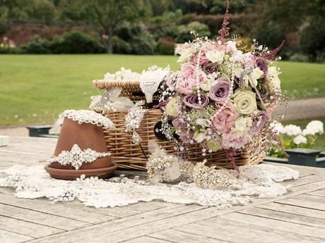 Hint of vintage wedding ideas (8)