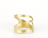 Gold ring - cut metal - geometric - betsyandiya
