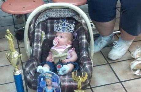 Here Comes Honey Boo Boo: Glitzy Goo Goo Gah Gah. It’s Three Thumbs Up For Baby Kaitlyn’s First Pageant. Auntie Alana’s Got Some Competition.