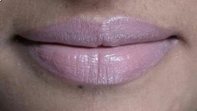 Review : Lakme Freespirit Lipstick in D117 Narendra Kumar(Nudish-Mauve Shade)