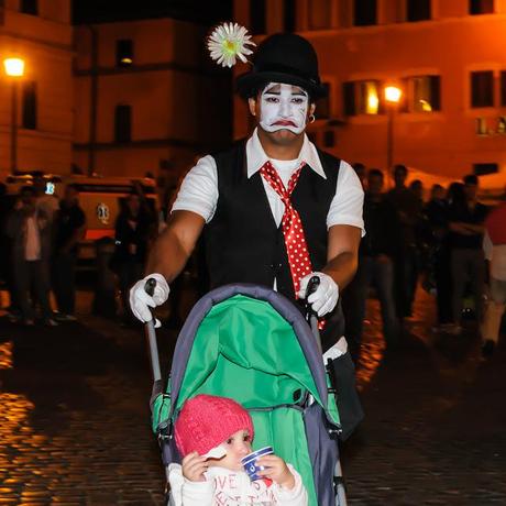 TWO SURPRISE PHOTO OPPORTUNITIES A CLOWN IN THE CAMPO DE FIORI AND A BRIDE AND GROOM AT THE TREVI FOUNTAIN !!
