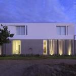 La Isla House by Llosa Cortegana Architects