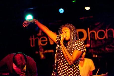 body language 6 550x366 BODY LANGUAGE, OPOSSOM, HIGH HIGHS [PHOTOS]