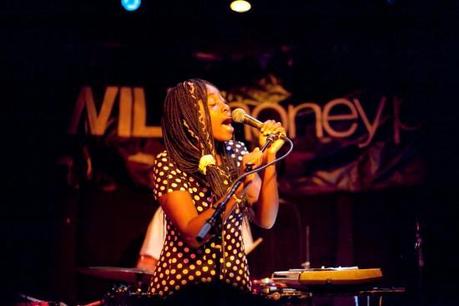 body language 1 550x366 BODY LANGUAGE, OPOSSOM, HIGH HIGHS [PHOTOS]