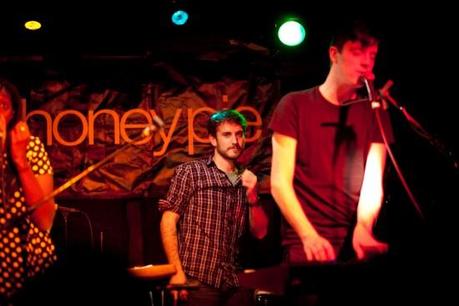 body language 3 550x366 BODY LANGUAGE, OPOSSOM, HIGH HIGHS [PHOTOS]