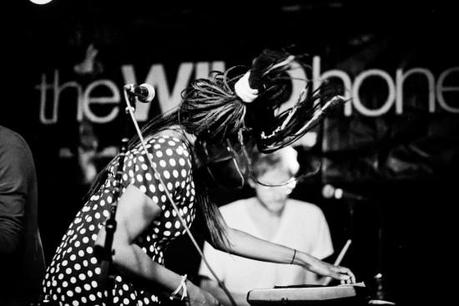 body language 8 550x366 BODY LANGUAGE, OPOSSOM, HIGH HIGHS [PHOTOS]