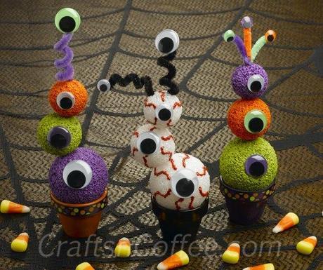 how to make Halloween eyeball topiaries 