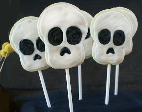 Easy DIY: Skull Cookie Cutters