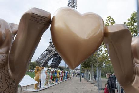 Les ours berlinois s'invitent au Champ de Mars (photo by Sophie Robichon / Mairie de Paris) Les ours berlinois s'invitent au Champ de Mars (photo by Sophie Robichon / Mairie de Paris)