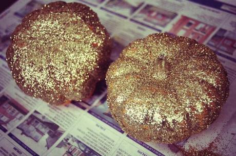 DIY tutorial: Glitter dipped munchkins