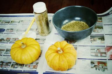 DIY tutorial: Glitter dipped munchkins