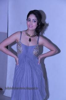 Yami Gautam - Sexy Cleavage Show