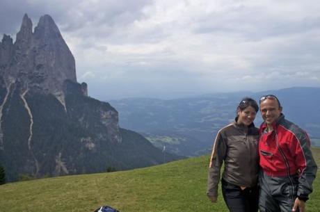 Posing with my paragliding pilot in Alpe di Susi (Seiser Alm)