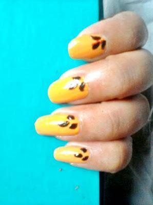 Nails of the Week : Fall Leaves