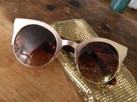 circle metal rimmed sunglasses