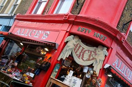 Markets in London. Portobello and Borough.