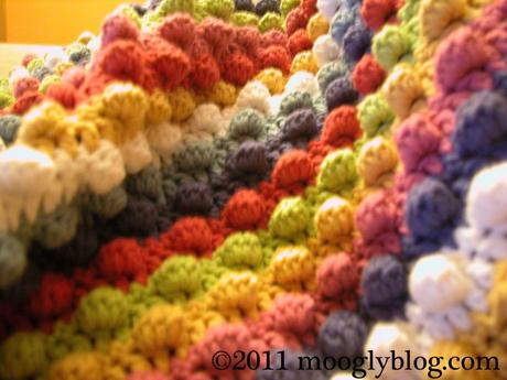 free crochet baby blanket pattern, striped, bobbles