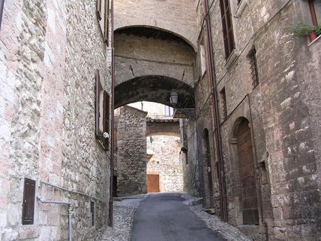 THE CHRONICLES OF NARNI. THE MAGICIAN, THE CAVE AND THE INQUISITION.