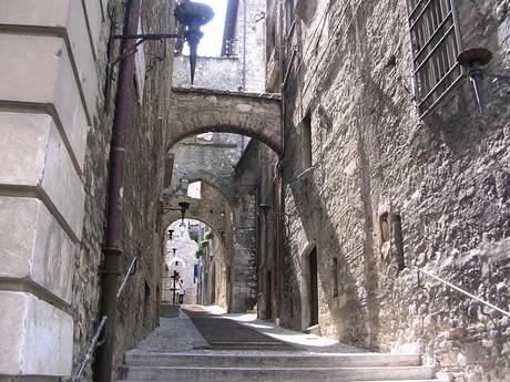 THE CHRONICLES OF NARNI. THE MAGICIAN, THE CAVE AND THE INQUISITION.