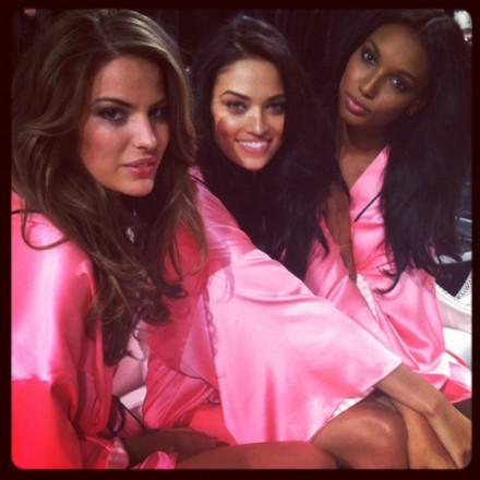 photo 19 440x440 Backstage at the Victorias Secret Fashion Show