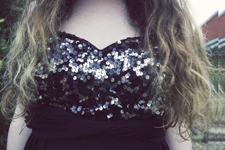 *I like glitter & sparkly dresses *